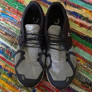 Men’s Blue OnCloud Tennis Shoes Size 9M